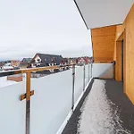 아파트 Apartments, Sun & Snow